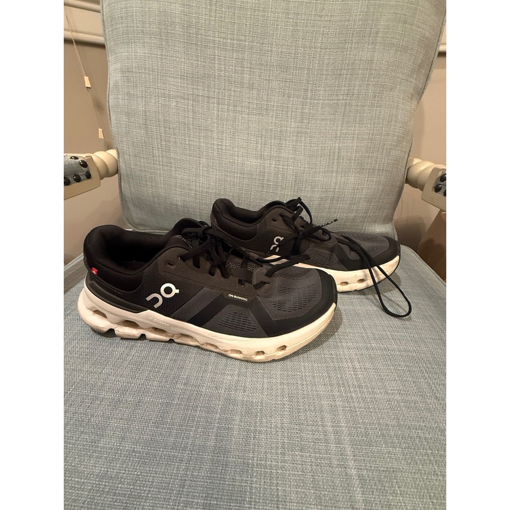 On Running Cloudstratus 2.0 Womens 8.5 Black White Running Shoes